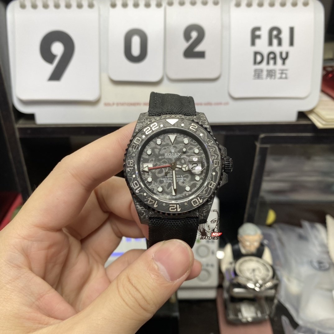 1757215db5b5ac876c0b575407833171.jpg Rolex GMT-MASTER ?? DIW modify Carbon fiber shell ring dial buckle are carbon fiber ring digital scale using carbon fiber planting technology (non-filling oil) transparent design equipped with Cal.3186 - 图片 1