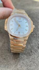 Patek Philippe Nautilus Sporty Elegance Series 71181200R-001, Silver Dial, 35.2mm size WOMEN - 图片 5