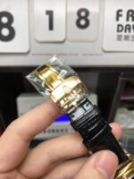 Rolex Day-Date Series 118135, Black Dial Gold Case with a leather strap, 36mm size. - 图片 5