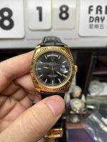 Rolex Day-Date Series 118135, Black Dial Gold Case with a leather strap, 36mm size. - 图片 2