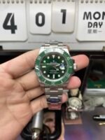 Rolex Submariner Series ?Watch Model 116610LV-0002 (hulk) 40mm