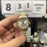 Rolex Datejust Series 178343-63163, Two-Tone Gold Case Silver Dial with Diamond Hour Markers Round Arched Bezel Set with Diamonds, 31mm Size, Five-Link Steel Bracelet. - 图片 2