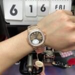 Patek Philippe Nautilus series 57131G-010, Rose Gold with Coffee Dial and Square Diamond Bezel, 40mm Size. - 图片 4