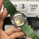 Patek Philippe Aquanaut Series 5168G-010, Green Dial Green Rubber Strap, 42.2mm Size. - 图片 3