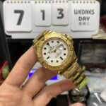 Rolex Yacht-Master Series 16628, White Dial Yellow Gold Case Bracelet Black Markings, 40mm Size. - 图片 3