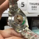 Rolex GMT-Master II series m126710blro-0001, Pepsi bezel features a five-link Jubilee bracelet a red and blue ceramic bezel a black dial and a red GMT hand, 40mm size. - 图片 4