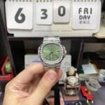 Patek Philippe Nautilus series 57111300A-001, Olive Green Dial with Square Diamond Bezel, 40mm Size. - 图片 2