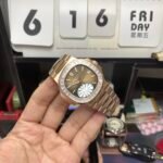 Patek Philippe Nautilus series 57131G-010, Rose Gold with Coffee Dial and Square Diamond Bezel, 40mm Size. - 图片 2