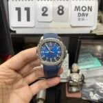 Patek Philippe Aquanaut Series 5168G-001, Gradient Blue Dial Blue Rubber Strap, 42.2mm Size. - 图片 2
