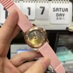 Patek Philippe Aquanaut series 5072R-001, White Mother-of-Pearl Dial Rose Gold Case with Diamond Bezel, Women 35.6mm Size. - 图片 4